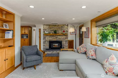 Living - 273702 Hwy 101, Sequim, WA 98382 photo 2 of 5
