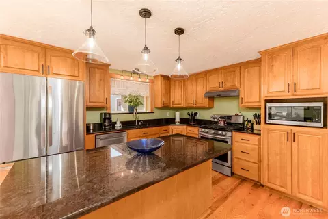 Kitchen - 273702 Hwy 101, Sequim, WA 98382 photo 3 of 4