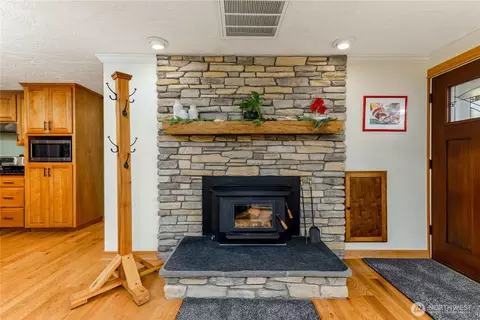 Entry Way - 273702 Hwy 101, Sequim, WA 98382 photo 1 of 1