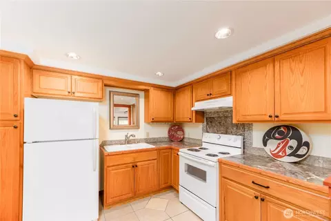 Kitchen - 273702 Hwy 101, Sequim, WA 98382 photo 4 of 4