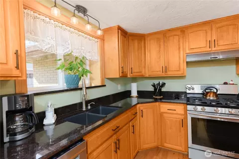 Kitchen - 273702 Hwy 101, Sequim, WA 98382 photo 1 of 4