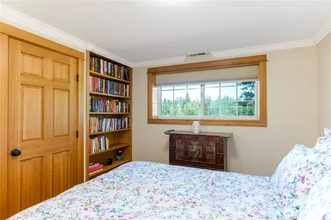 Bedroom - 273702 Hwy 101, Sequim, WA 98382 photo 2 of 4