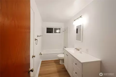 Bath - 908 Willow St, Sumner, WA 98390 photo 1 of 2