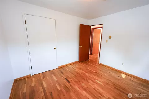 Bedroom - 908 Willow St, Sumner, WA 98390 photo 2 of 5