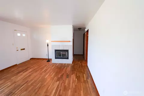 Living - 908 Willow St, Sumner, WA 98390 photo 4 of 4