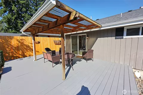 Exterior - 908 Willow St, Sumner, WA 98390 photo 5 of 14
