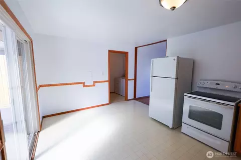 Kitchen - 908 Willow St, Sumner, WA 98390 photo 3 of 3