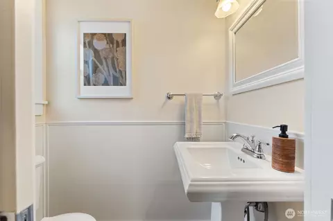 Bath - 1912 26th Ave E, Seattle, WA 98112 photo 1 of 6