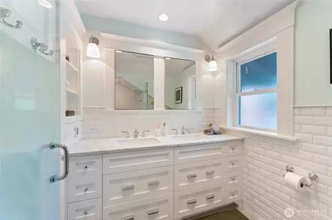 Bath - 1912 26th Ave E, Seattle, WA 98112 photo 4 of 6