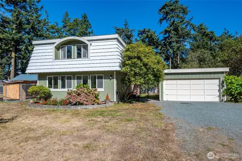 1930 Fir Woods Pl, Oak Harbor, WA 98277