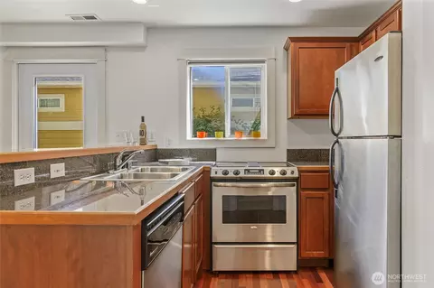 Kitchen - 5909 40th Ave SW #A, Seattle, WA 98136 photo 3 of 4