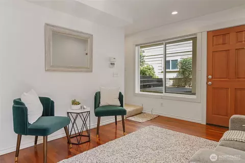 Entry Way - 5909 40th Ave SW #A, Seattle, WA 98136 photo 3 of 4