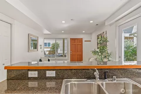 Entry Way - 5909 40th Ave SW #A, Seattle, WA 98136 photo 4 of 4