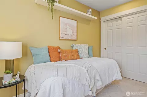 Bedroom - 5909 40th Ave SW #A, Seattle, WA 98136 photo 3 of 4