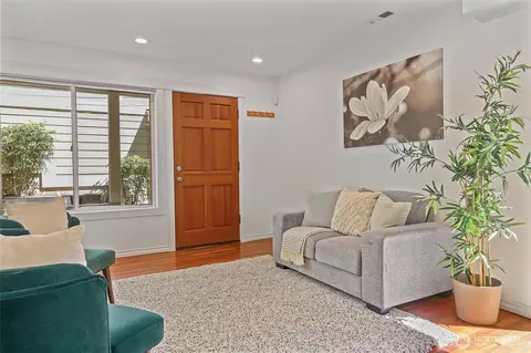 Entry Way - 5909 40th Ave SW #A, Seattle, WA 98136 photo 2 of 4
