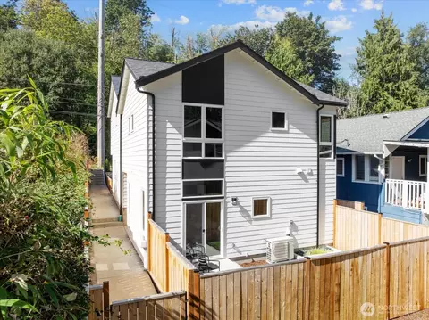 5984 26th Ave SW #B, Seattle, WA 98106
