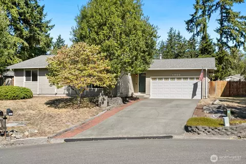 13822 SE 163rd St, Renton, WA 98058
