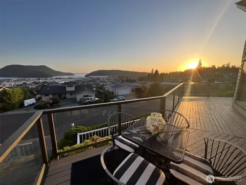 1807 Bradley Dr, Anacortes, WA 98221