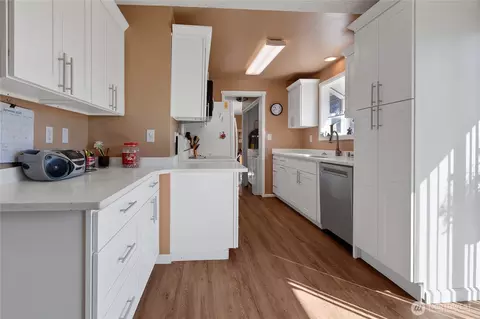 Kitchen - 17123 17th Ave E, Spanaway, WA 98387 photo 1 of 2