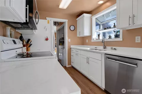 Kitchen - 17123 17th Ave E, Spanaway, WA 98387 photo 2 of 2