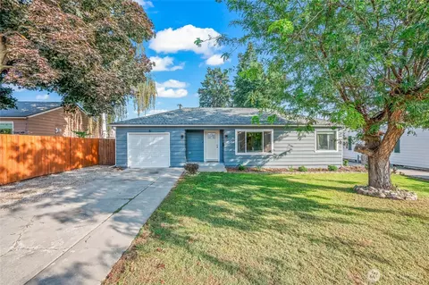 1126 8th St, Wenatchee, WA 98801