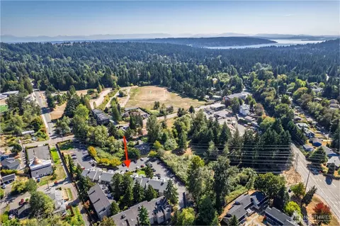 19855 25th Ave NE #111, Shoreline, WA 98155