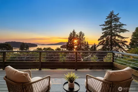 1002 Chuckanut Dr, Bellingham, WA 98229