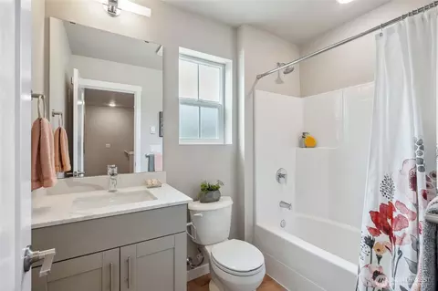 Bath - 1322 194th St SE #E4, Bothell, WA 98012 photo 2 of 3