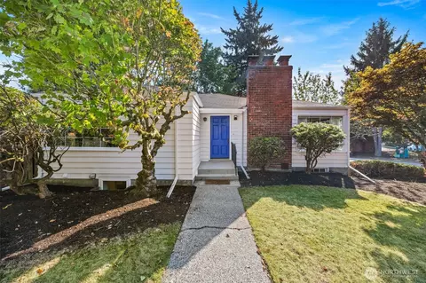 1911 NE 107th St, Seattle, WA 98125