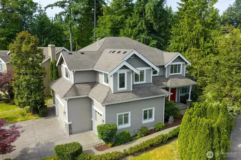 1122 140th Ave SE, Bellevue, WA 98007