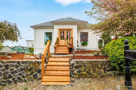 1301 14th St, Anacortes, WA 98221