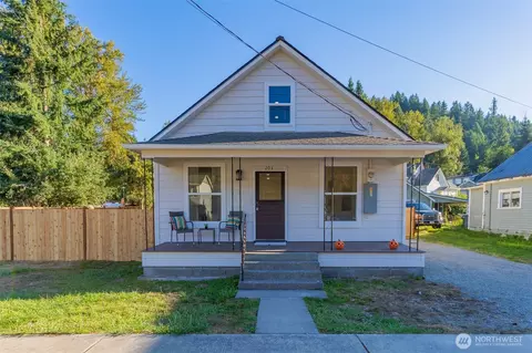 203 Albert St, Wilkeson, WA 98396
