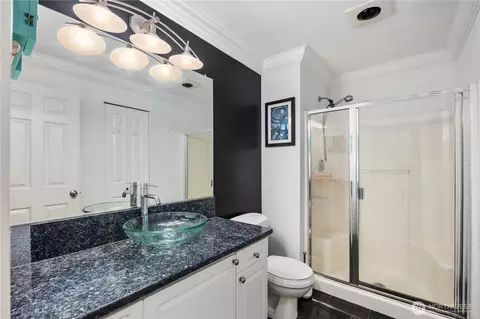 Bath - 107 164th St SE #2-301, Bothell, WA 98012 photo 1 of 3