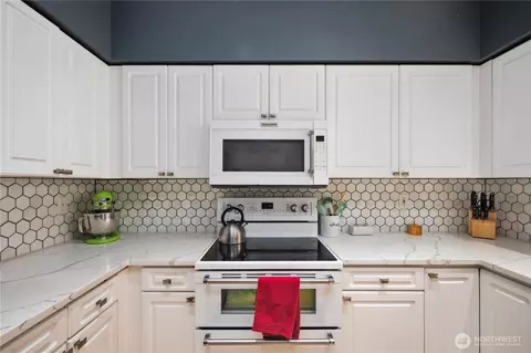 Kitchen - 107 164th St SE #2-301, Bothell, WA 98012 photo 5 of 5