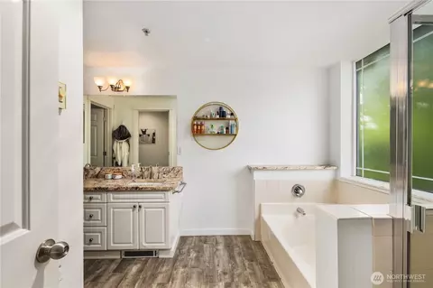 Bath - 107 164th St SE #2-301, Bothell, WA 98012 photo 2 of 3