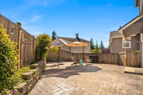 Exterior - 520 46th St SE, Everett, WA 98203 photo 3 of 4