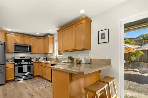 Kitchen - 520 46th St SE, Everett, WA 98203 photo 1 of 4