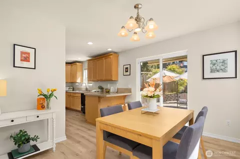 Dining - 520 46th St SE, Everett, WA 98203 photo 2 of 4