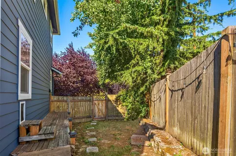 Exterior - 520 46th St SE, Everett, WA 98203 photo 4 of 4