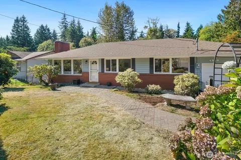 4910 W View Dr, Everett, WA 98203