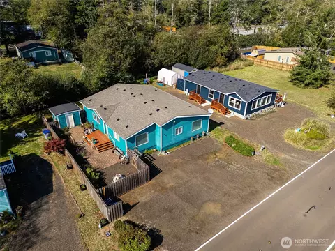 525 Duck Lake Dr NE, Ocean Shores, WA 98569