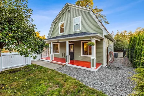 1321 S Bay Rd NE, Olympia, WA 98506