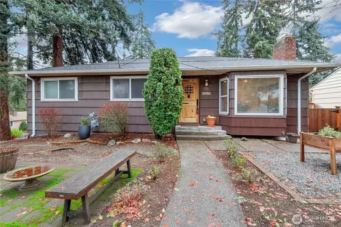 20204 9th Ave S, Des Moines, WA 98198