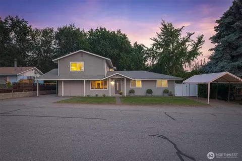 24 Hadley St NE, East Wenatchee, WA 98802
