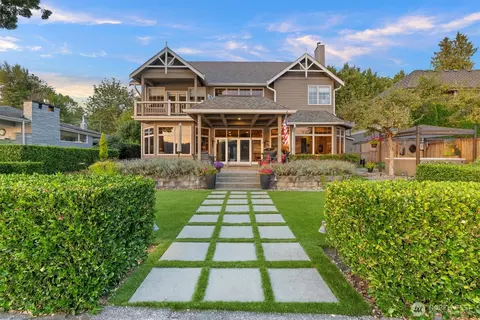 3829 E Lake Sammamish Shore Ln SE, Sammamish, WA 98075