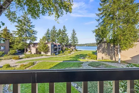 17442 NE 40th Pl #D3, Redmond, WA 98052