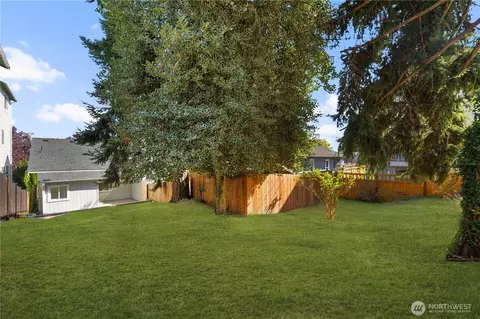 Exterior - 3224 Lombard Ave, Everett, WA 98201 photo 8 of 10