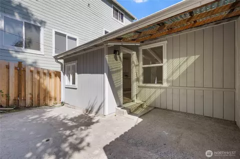 Exterior - 3224 Lombard Ave, Everett, WA 98201 photo 4 of 10