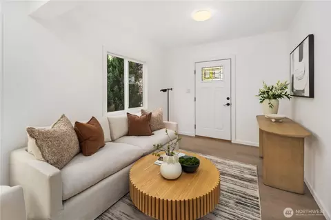 Entry Way - 3224 Lombard Ave, Everett, WA 98201 photo 1 of 2