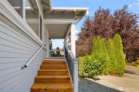 Exterior - 3224 Lombard Ave, Everett, WA 98201 photo 9 of 10